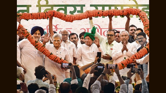Bihar CM Nitish Kumar, INLD chief OP Chautala, NCP president Sharad Pawar, CPI (M) general secretary Sitaram Yechury and Akali Dal chief Sukhbir Singh Badal during a rally in Fatehabad. (PTI) Bihar CM Nitish Kumar, INLD chief OP Chautala, NCP president Sharad Pawar, CPI (M) general secretary Sitaram Yechury and Akali Dal chief Sukhbir Singh Badal during a rally in Fatehabad. (PTI)