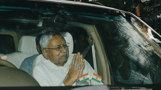 Bihar CM Nitish Kumar arrives for meeting with Congress party leader Sonia Gandhi at her residence in New Delhi on Sunday. RJD chief Lalu Prasad will also be there at the meeting. (Photo by Arvind Yadav/HT)