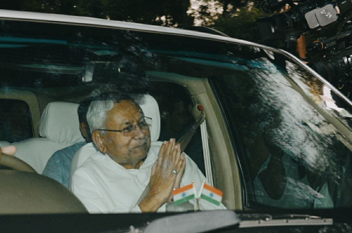 Bihar CM Nitish Kumar arrives for meeting with Congress party leader Sonia Gandhi at her residence in New Delhi on Sunday. RJD chief Lalu Prasad will also be there at the meeting. (Photo by Arvind Yadav/HT)