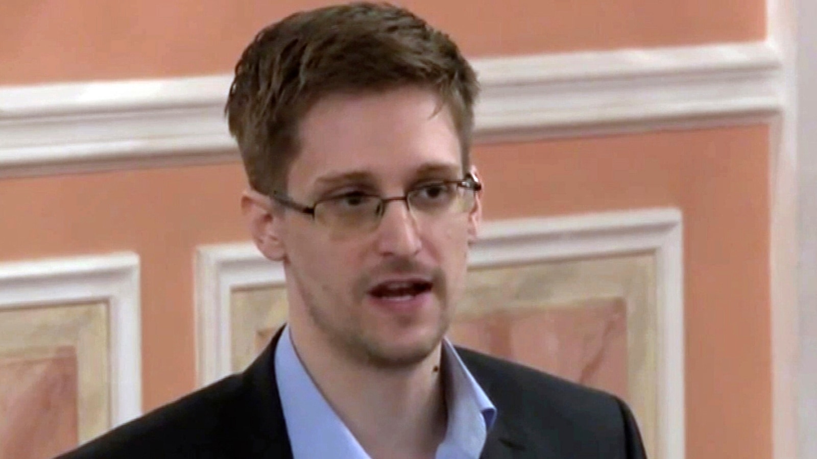 Putin udelil ruské občianstvo americkému whistleblowerovi Snowdenovi |  Svetové novinky