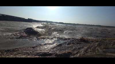 Haryana, Delhi on ‘high flood’ alert as Yamuna river breaches danger mark Haryana, Delhi on ‘high flood’ alert as Yamuna river breaches danger mark
