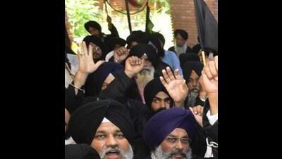 SGPC has directed its members to mobilise the Sikh community in the state by informing them about the recent apex court verdict and its consequences. (HT file photo) SGPC has directed its members to mobilise the Sikh community in the state by informing them about the recent apex court verdict and its consequences. (HT file photo)