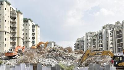 Noida, India- September 12, 2022: A view of the Supertech Twin Towers demolition site, in Noida, India, on Monday, September 12, 2022. (Photo by Sunil Ghosh / Hindustan Times) (Hindustan Times) Noida, India- September 12, 2022: A view of the Supertech Twin Towers demolition site, in Noida, India, on Monday, September 12, 2022. (Photo by Sunil Ghosh / Hindustan Times) (Hindustan Times)