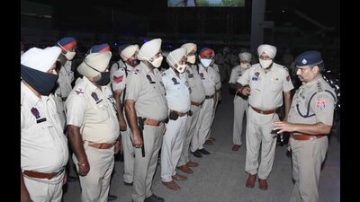 Apart from deploying personnel at checkpoints, Ludhiana police are coordinating with the market associations and religious bodies to install CCTV cameras and manage rush. (HT)