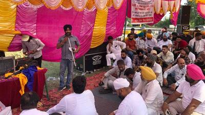 Members of the Ludhiana Tipper Association on an indefinite strike near the Ladhowal toll plaza in Ludhiana on Monday. (HT Photo) Members of the Ludhiana Tipper Association on an indefinite strike near the Ladhowal toll plaza in Ludhiana on Monday. (HT Photo)