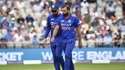 Virat Kohli talks to Mohammed Shami (AP) Virat Kohli talks to Mohammed Shami (AP)