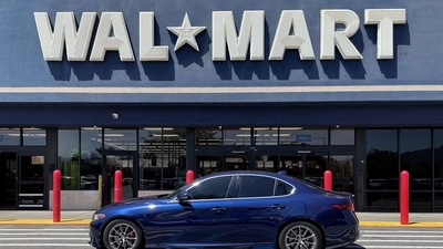 With its metaverse move, Walmart has joined giants like Nike and VF Corp to capture buyers' attention through virtual universes (AFP) With its metaverse move, Walmart has joined giants like Nike and VF Corp to capture buyers' attention through virtual universes (AFP)