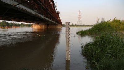 It reported a discharge rate of 2,95,212 cusecs at 6 am from the Hathnikund barrage in Haryana, which is the highest so far this monsoon season. (HT Photo/Sanchit Khanna) It reported a discharge rate of 2,95,212 cusecs at 6 am from the Hathnikund barrage in Haryana, which is the highest so far this monsoon season. (HT Photo/Sanchit Khanna)