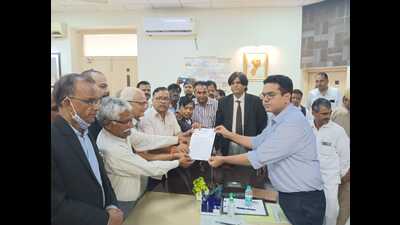 Lawyers submit a memorandum to district magistrate Navneet Chahal on Monday. (HT photo)