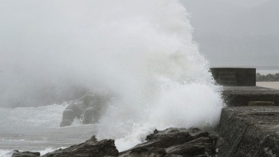 Typhoon kills five, leaves millions without power in Philippines (REUTERS) Typhoon kills five, leaves millions without power in Philippines (REUTERS)