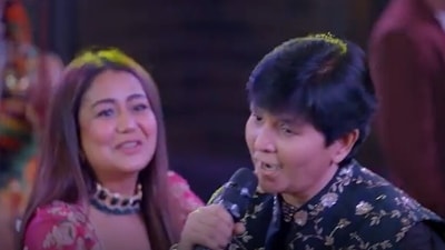 Neha Kakkar welcomed Falguni Pathak on Indian Idol. Neha Kakkar welcomed Falguni Pathak on Indian Idol. 