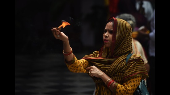 Devotees Throng Goddess Temples In Lucknow As Navratras Begin ...