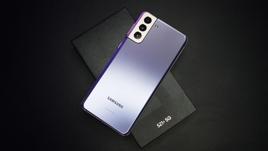 Samsung 8MP front camera phone (Unsplash)