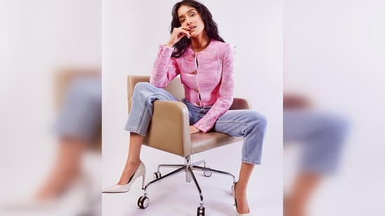 "Color nahi hai pink, Emotion hai Pink," Shraddha Kapoor captioned her post. She also added a red heart emoji at the end. (Instagram/@shraddhakapoor)