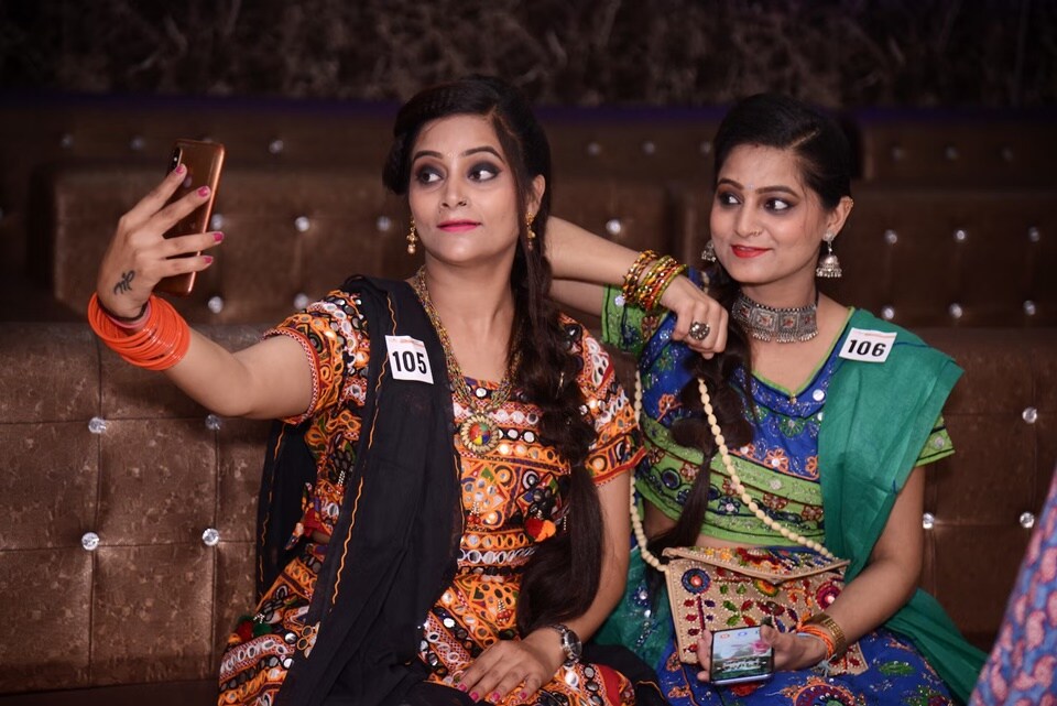 Navratri 2022: How decking up for festivities can boost your mental health (Unsplash) Navratri 2022: How decking up for festivities can boost your mental health (Unsplash)