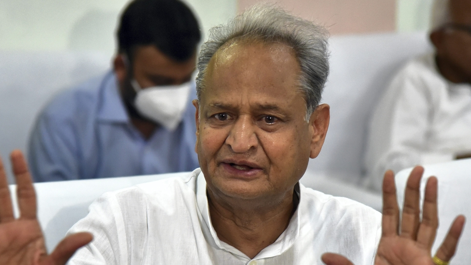 Cong notice to 3 Gehlot loyalists for indiscipline, meet in Jaipur | Key points