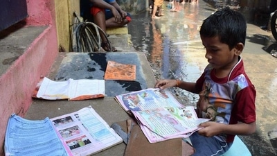 Districts that lag behind in the distribution of textbooks to students are Gorakhpur, Sonbhadra, Sant Kabir Nagar, Etawah and Kushinagar. (HT_PRINT) Districts that lag behind in the distribution of textbooks to students are Gorakhpur, Sonbhadra, Sant Kabir Nagar, Etawah and Kushinagar. (HT_PRINT)