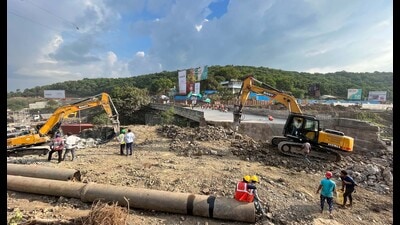 Pre-demolilition work underway at Chandni Chowk on Tuesday (HT PHOTO) Pre-demolilition work underway at Chandni Chowk on Tuesday (HT PHOTO)