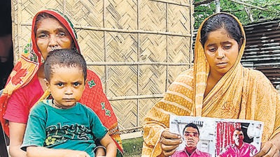Mumtaz (right) with her mother-in-law and son. (Utpal Parashar/HT Photo) Mumtaz (right) with her mother-in-law and son. (Utpal Parashar/HT Photo)