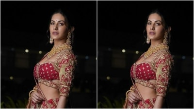 Amyra added more drama to her look with a golden silk dupatta with golden zari details at the borders. (Instagram/@amyradastur93) Amyra added more drama to her look with a golden silk dupatta with golden zari details at the borders. (Instagram/@amyradastur93)