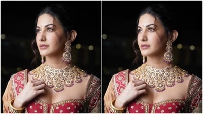 In statement golden earrings with lavender stone details and a statement golden neck choker, Amyra perfectly accessorised her look for the day. (Instagram/@amyradastur93) In statement golden earrings with lavender stone details and a statement golden neck choker, Amyra perfectly accessorised her look for the day. (Instagram/@amyradastur93)
