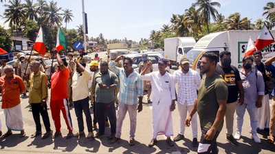Activists of Popular Front of India (PFI) block Kazhakootam - Kovalam bypass during their protest against the raid by NIA on the PFI party offices in Kerala, in Thiruvananthapuram. (PTI) Activists of Popular Front of India (PFI) block Kazhakootam - Kovalam bypass during their protest against the raid by NIA on the PFI party offices in Kerala, in Thiruvananthapuram. (PTI)
