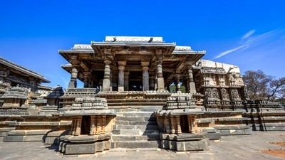 The temple compelex of Halebidu (Shutterstock)
