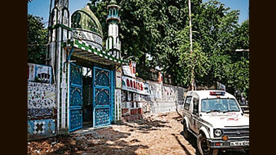 A view of the spot where an illegal structure was demolished by PWD on Bahadur Shah Zafar Marg in New Delhi on Tuesday. (Sanchit Khanna/HT Photo)