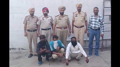 The murder suspects in Ludhiana police custody. (HT)