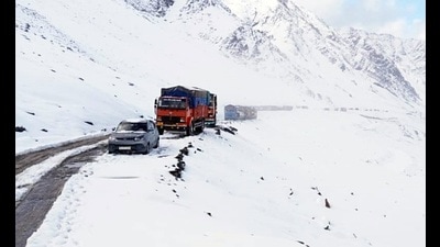 Vehicles commute through Baralacha pass in Lahaul-Spiti. (ANI File)