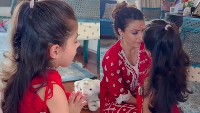 Soha Ali Khan marks day 2 of Navratri 2022 with daughter Inaaya Naumi Kemmu. Soha Ali Khan marks day 2 of Navratri 2022 with daughter Inaaya Naumi Kemmu.