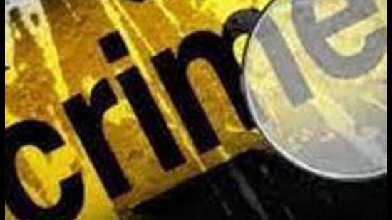 The snatcher was to a doctor in Rajiv Gandhi Colony on a motorcycle after he faked a heart attack, but before entering the clinic, he pushed police officers and escaped. A case has been lodged gainst him at Focal Point police station in Ludhiana. (HT FILE)