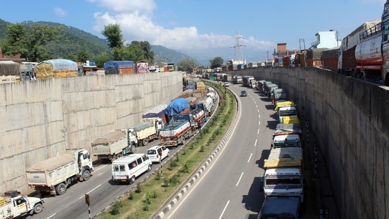 Hundreds of vehicles queued up as Jammu-Srinagar National Highway-44 due to shooting stones at Ramban Sector at Jakhani, in Udhampur on Tuesday. (ANI) Hundreds of vehicles queued up as Jammu-Srinagar National Highway-44 due to shooting stones at Ramban Sector at Jakhani, in Udhampur on Tuesday. (ANI)