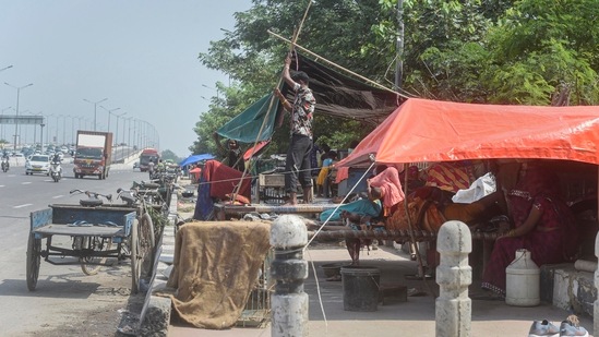 The Yamuna had breached the danger mark of 205.33 metres on August 12, following which around 7,000 people were evacuated from the low-lying areas near the riverbanks.(PTI)