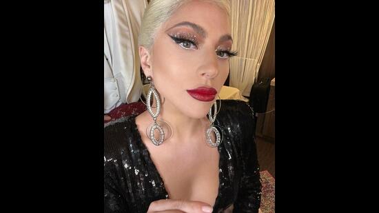 Lady Gaga opts for a glittery silver eye lid with a thickly lined silver under-eye and dangling earrings (Photo: Instagram)