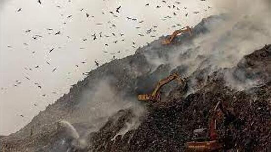 Delhi VK Saxena has set a new ambitious deadline for clearing all three landfills--Okhla, Bhalswa and Ghazipur-- in next 16 months. (HT Photo) Delhi VK Saxena has set a new ambitious deadline for clearing all three landfills--Okhla, Bhalswa and Ghazipur-- in next 16 months. (HT Photo)