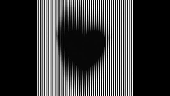 Optical Illusion: Does this black heart keep getting bigger or