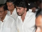 Mahesh Babu performed his mother Indira Devi's last rites. Mahesh Babu performed his mother Indira Devi's last rites.