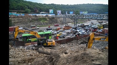 Pune city Traffic police have announced a traffic diversion plan to be implemented from the night of October 1, 11pm till the morning hours of October 2 when the old bridge at Chandni Chowk will be demolished (HT FILE PHOTO) Pune city Traffic police have announced a traffic diversion plan to be implemented from the night of October 1, 11pm till the morning hours of October 2 when the old bridge at Chandni Chowk will be demolished (HT FILE PHOTO)
