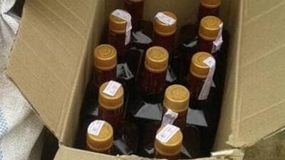 Liquor bottles being carried in a gunny bag for illegal sale in Bihar. Police seized it showing how the bootleggers are adopting new methods to smuggle liqour for sale in dry Bihar India on Sunday Jan 13,2019.(Photo by Santosh Kumar/Hindustan Times) Liquor bottles being carried in a gunny bag for illegal sale in Bihar. Police seized it showing how the bootleggers are adopting new methods to smuggle liqour for sale in dry Bihar India on Sunday Jan 13,2019.(Photo by Santosh Kumar/Hindustan Times)