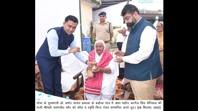 Goa CM hails sacrifice of Punjab’s Karnail Singh Benipal, visits his wife Goa CM hails sacrifice of Punjab’s Karnail Singh Benipal, visits his wife