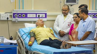 Manish Sisodia donating blood. (PTI)