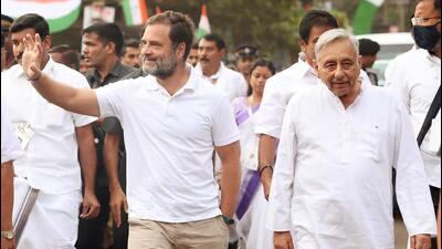 Congress leader Rahul Gandhi with party leader Mani Shankar Aiyar and padayatris participating in the party's Bharat Jodo Yatra on the 21st day, in Wayanad on Wednesday. (Congress Twitter/ANI) Congress leader Rahul Gandhi with party leader Mani Shankar Aiyar and padayatris participating in the party's Bharat Jodo Yatra on the 21st day, in Wayanad on Wednesday. (Congress Twitter/ANI)