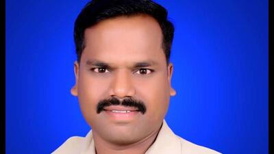Sachin Jadhav, a constable at Bhosari police station, also called ‘Missing Man’ by his colleagues, has reunited 313 children with their parents, who were reported missing in a year. (HT PHOTO) Sachin Jadhav, a constable at Bhosari police station, also called ‘Missing Man’ by his colleagues, has reunited 313 children with their parents, who were reported missing in a year. (HT PHOTO)