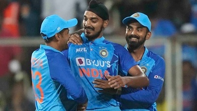 India's Arshdeep Singh, center, celebrates the dismissal of South Africa's David Miller during the first Twenty20 cricket match between India and South Africa in Thiruvananthapuram, India, Wednesday, Sept. 28, 2022. (AP) India's Arshdeep Singh, center, celebrates the dismissal of South Africa's David Miller during the first Twenty20 cricket match between India and South Africa in Thiruvananthapuram, India, Wednesday, Sept. 28, 2022. (AP)