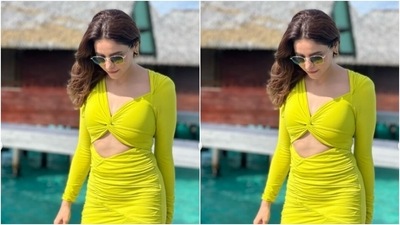 In drawn eyebrows, contoured cheeks and a shade of nude lipstick, Aamna aced the look to perfection. (Instagram/@aamnasharifofficial) In drawn eyebrows, contoured cheeks and a shade of nude lipstick, Aamna aced the look to perfection. (Instagram/@aamnasharifofficial)