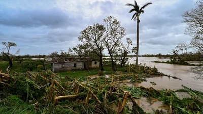 Powerful Hurricane Ian left a trail of destruction and knocked out power to all of Cuba leaving 11 million people without power on Tuesday. Florida residents braced for a direct hit from the "extremely dangerous" storm that is already pummeling the US state with high winds. (AFP) Powerful Hurricane Ian left a trail of destruction and knocked out power to all of Cuba leaving 11 million people without power on Tuesday. Florida residents braced for a direct hit from the "extremely dangerous" storm that is already pummeling the US state with high winds. (AFP)