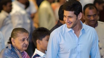 Mahesh Babu with his mother Indira Devi. Mahesh Babu with his mother Indira Devi.