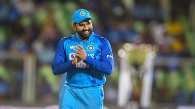 India continued to chip away but the South Africans managed to hunker down and avoid being all out. (PTI) India continued to chip away but the South Africans managed to hunker down and avoid being all out. (PTI)