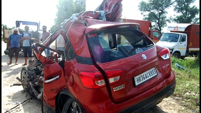 Five youths killed in car-bus collision in Rewari